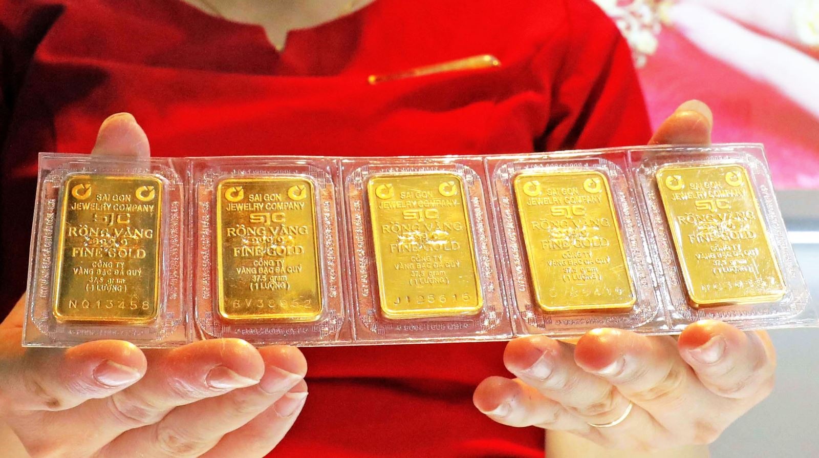 Chuyên gia dự báo giá vàng vượt 110 triệu đồng/lượng trong năm 2025