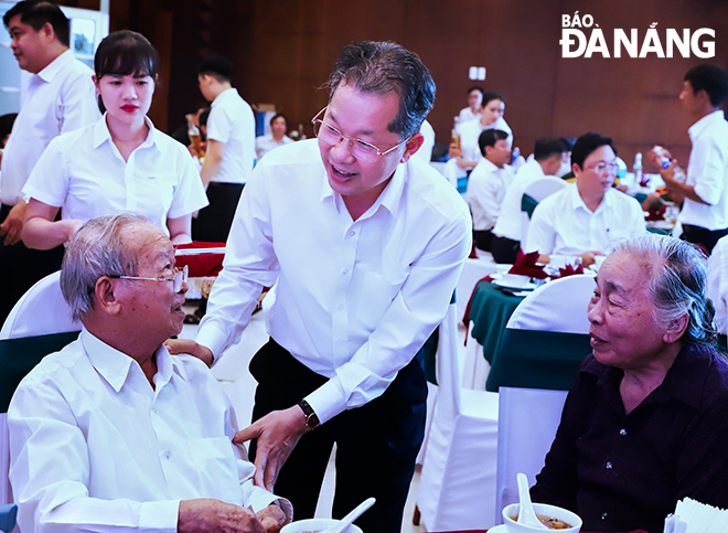 Gặp mặt nguyên Tỉnh ủy viên Quảng Nam, Quảng Đà, Đặc Khu ủy viên Quảng Đà trong kháng chiến