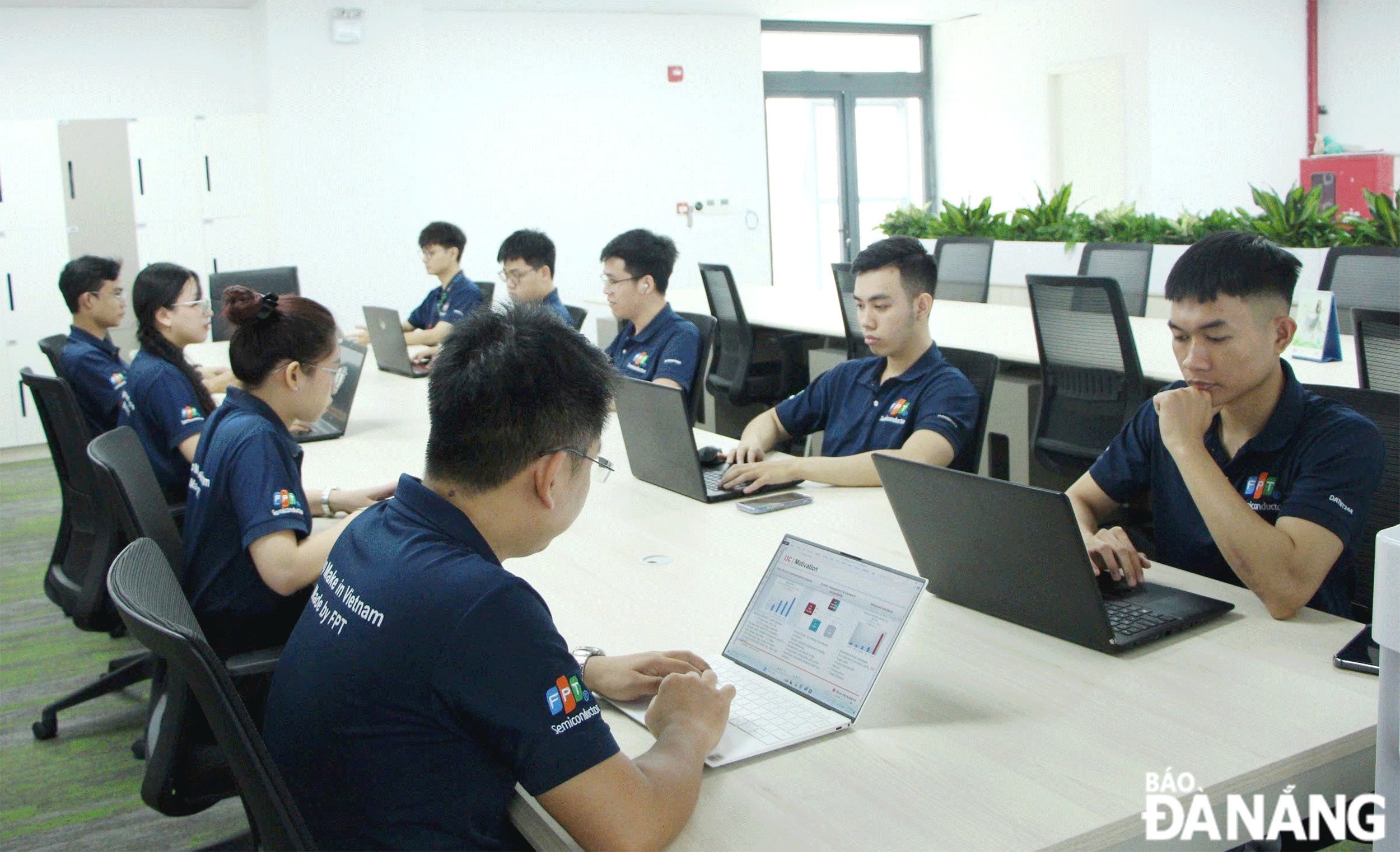 Việc đưa vào vận hành Khu Công viên phần mềm Đà Nẵng số 2 cùng các khu công nghệ thông tin tập trung khác sẽ góp phần thúc đẩy chuyển dịch cơ cấu kinh tế thành phố. TRONG ẢNH: