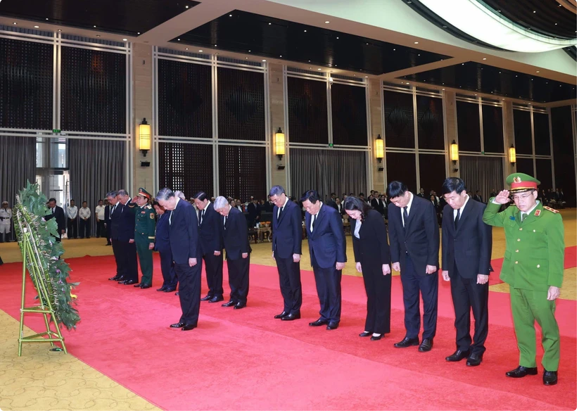 Party General Secretary To Lam leads a high-ranking delegation from the Communist Party and State of Vietnam to attend the funeral of Khamtay Siphandone, former President of the Lao People's Revolutionary Party Central Committee, former State President and former Prime Minister of Laos, on April 3. (Photo: VNA)