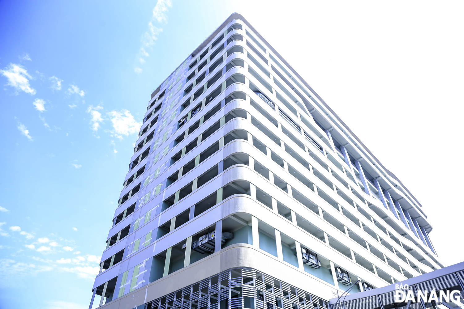  The medical examination and treatment buildings are constructed with modern designs to meet the needs of patients seeking treatment and consultations.