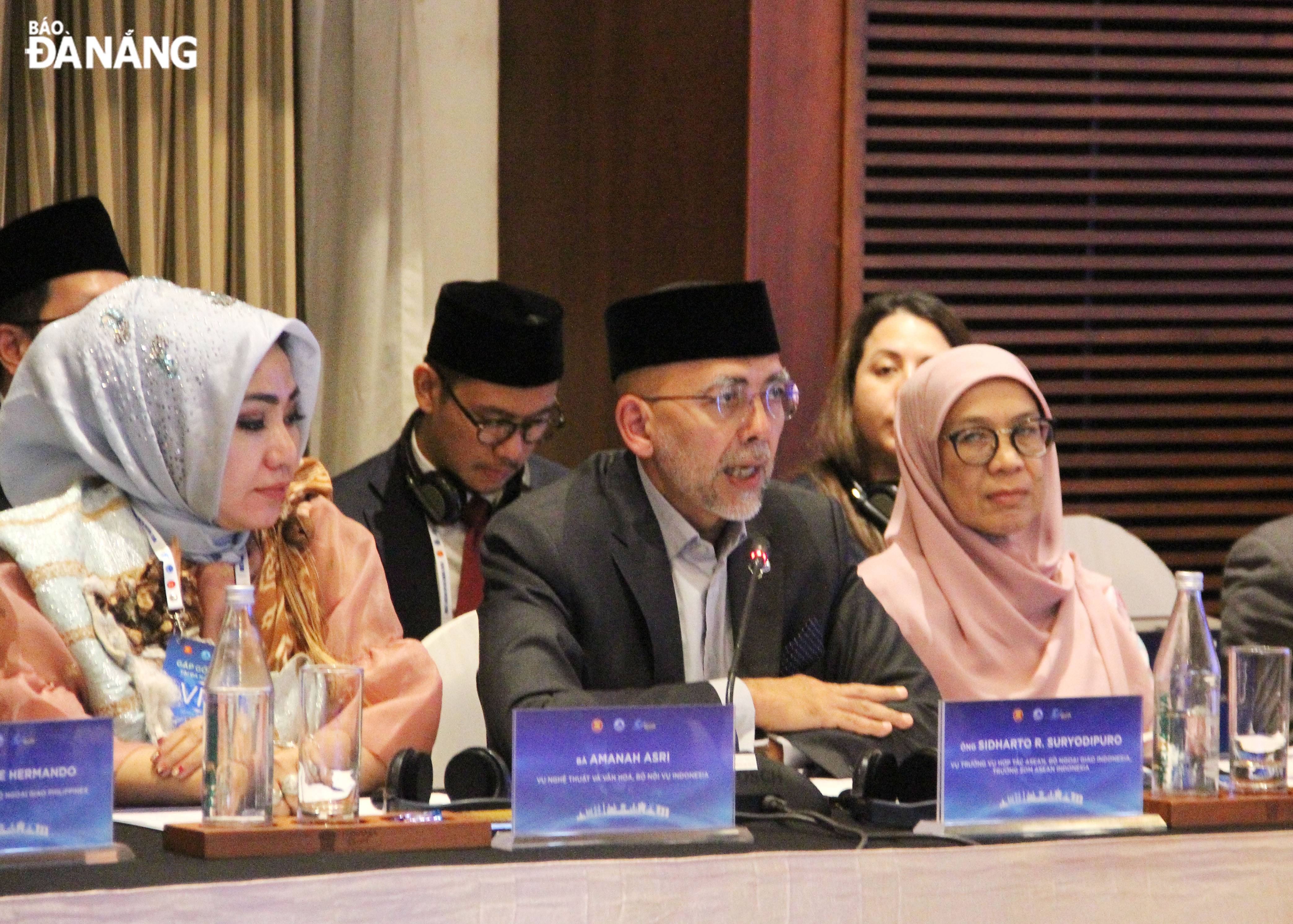 Mr. Sidharto R. Suryodipuro, Director General of ASEAN Cooperation of the Ministry of Foreign Affairs of Indonesia cum Head of SOM ASEAN Indonesia spoke at the discussion session.