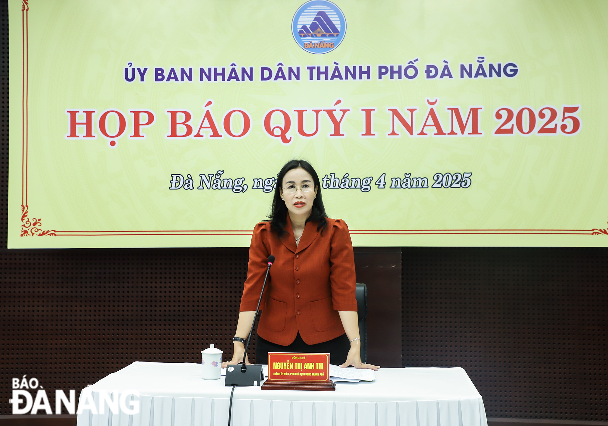 Phó Chủ tịch UBND thành phố Nguyễn Thị Anh Thi phát biểu kết luận họp báo. Ảnh: NGỌC PHÚ