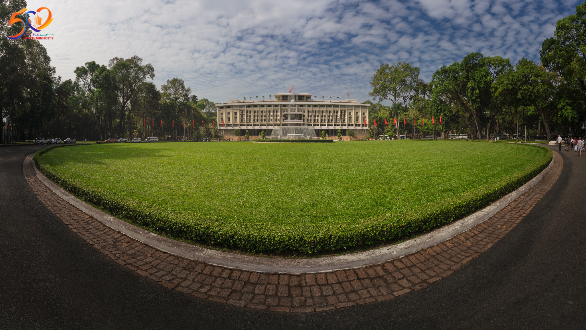 The Independence Palace, also known as the Reunification Hall, marks the historic moment of the complete liberation of the South and the reunification of the nation. It stands as a powerful symbol of national peace and unity.