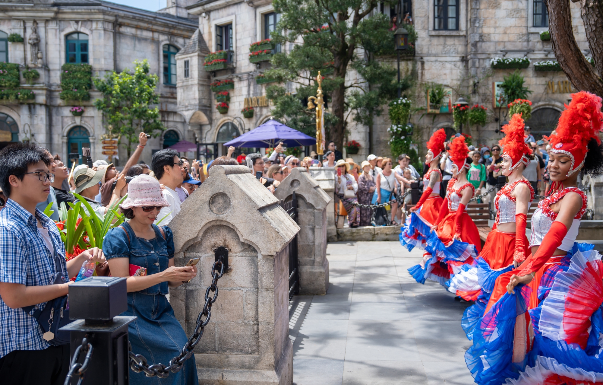 Sun World Ba Na Hills Tourist Area is one of can't-miss destinations in Da Nang. Photo: NGOC HA