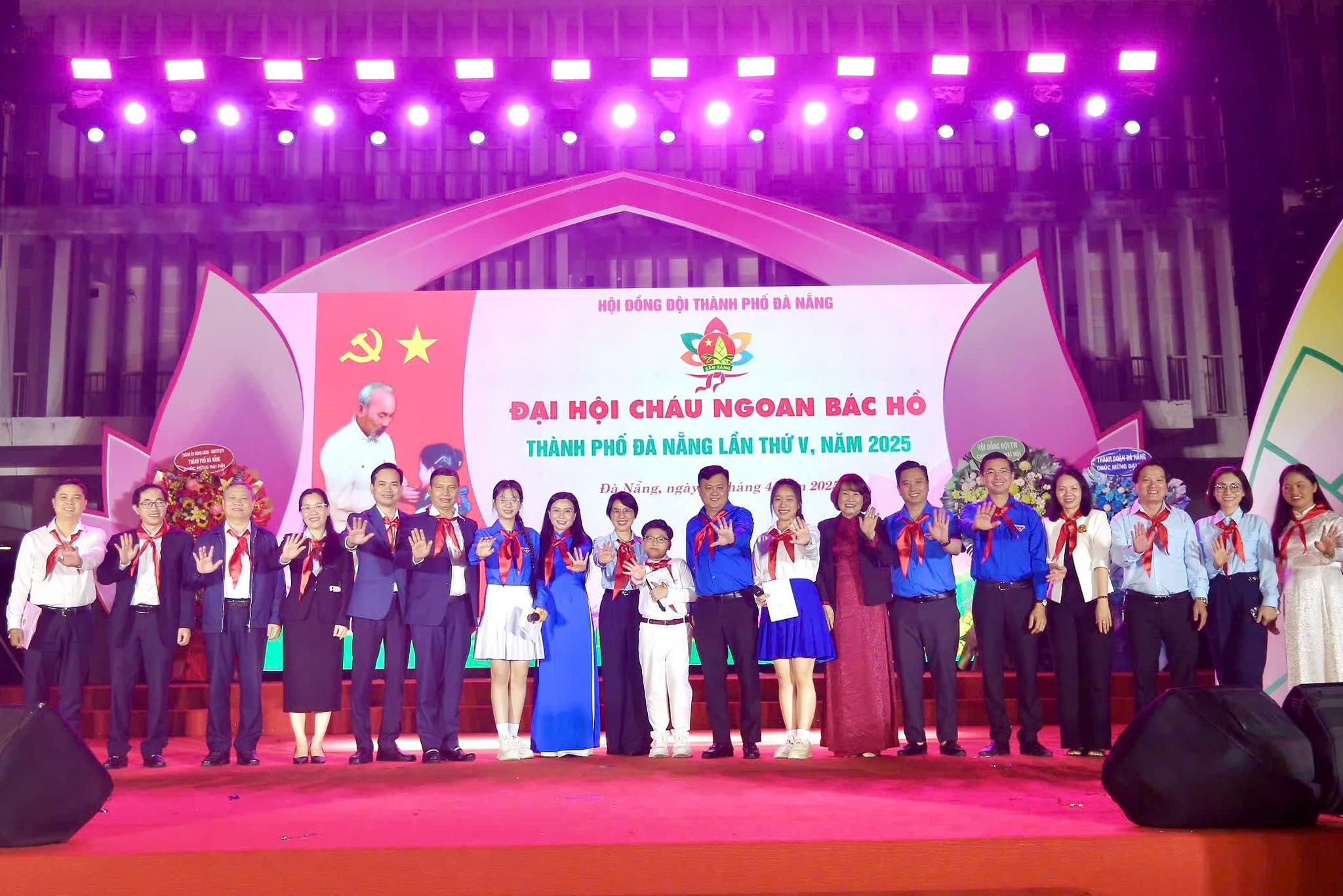 Đại hội cháu ngoan Bác Hồ thành phố Đà Nẵng lần thứ V, năm 2025 là dịp tuyên dương, khen thưởng những tấm gương đội viên chăm ngoan, học giỏi, có nhiều thành tích nổi bật, tích cực tham gia các hoạt động phong trào Đội.  Ảnh: KHÁNH NGÂN	