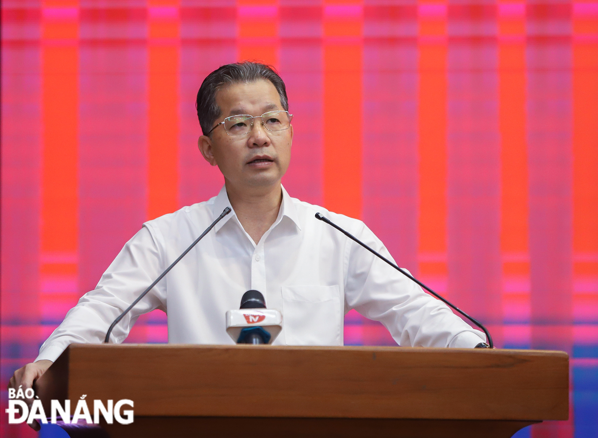 Bí thư Thành ủy Nguyễn Văn Quảng phát biểu khai mạc và báo cáo nhanh kết quả Hội nghị Trung ương lần thứ 11. Ảnh: NGỌC PHÚ