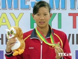 Female swimmer receives best athlete title for second year - Da Nang ...