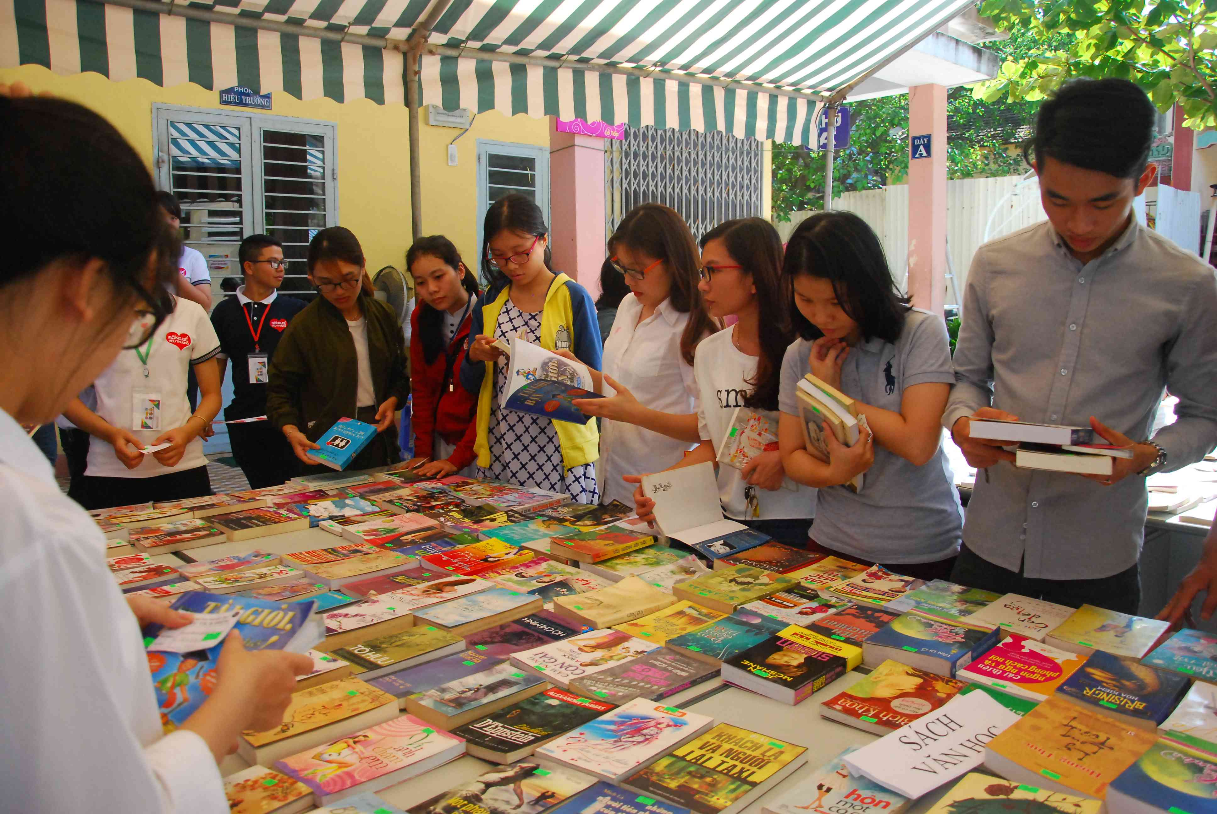 Good ideas for promoting a healthy reading habit - Da Nang Today - News ...