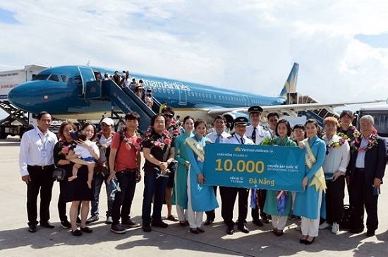 Vietnam Airlines celebrates 10,000th int'l flight to Da Nang - Da Nang ...